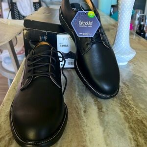 Brand new in a box golf shoes